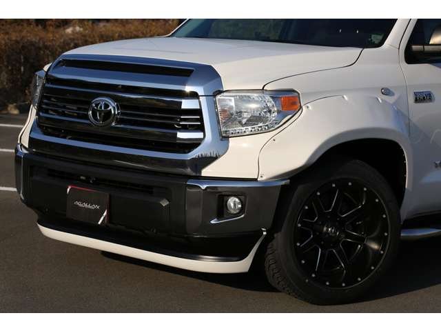 トヨタ　タンドラ　クルーマックスＳＲ５入庫しました！カスタム多数の１台です！オーバーフェンダー　ローダウン　ＦＵＥＬ２０ＡＷ　ナビ　Ｂカメラ　唯一無二のスタイルです！お気軽にお問い合わせください！