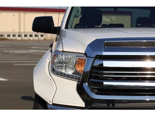 トヨタ　タンドラ　クルーマックスＳＲ５入庫しました！カスタム多数の１台です！オーバーフェンダー　ローダウン　ＦＵＥＬ２０ＡＷ　ナビ　Ｂカメラ　唯一無二のスタイルです！お気軽にお問い合わせください！