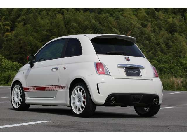 アバルト５００　入庫しました！　５速ミッション　スロットルコントローラー　Ｂｌｕｅｔｏｏｔｈ接続可能　ＥＴＣ　ＯＺ１７インチアルミホイール　シートローダウン　お気軽にお問い合わせください！