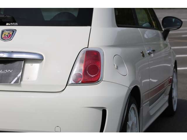 アバルト５００　入庫しました！　５速ミッション　スロットルコントローラー　Ｂｌｕｅｔｏｏｔｈ接続可能　ＥＴＣ　ＯＺ１７インチアルミホイール　シートローダウン　お気軽にお問い合わせください！