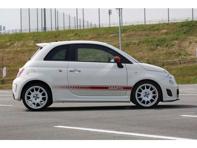 アバルト５００　入庫しました！　５速ミッション　スロットルコントローラー　Ｂｌｕｅｔｏｏｔｈ接続可能　ＥＴＣ　ＯＺ１７インチアルミホイール　シートローダウン　お気軽にお問い合わせください！