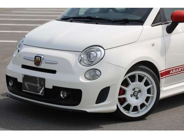 アバルト５００　入庫しました！　５速ミッション　スロットルコントローラー　Ｂｌｕｅｔｏｏｔｈ接続可能　ＥＴＣ　ＯＺ１７インチアルミホイール　シートローダウン　お気軽にお問い合わせください！