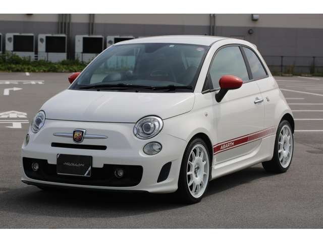 アバルト５００　入庫しました！　５速ミッション　スロットルコントローラー　Ｂｌｕｅｔｏｏｔｈ接続可能　ＥＴＣ　ＯＺ１７インチアルミホイール　シートローダウン　お気軽にお問い合わせください！
