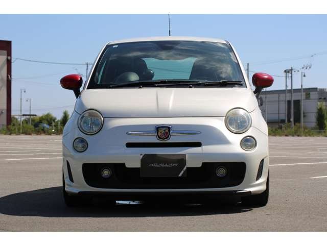 アバルト５００入庫しました！　５速ミッション　赤革シート　純正オーディオ　ステアリングリモコン　純正ホイール　マニュアル操作で楽しいお車です！お気軽にお問い合わせください！
