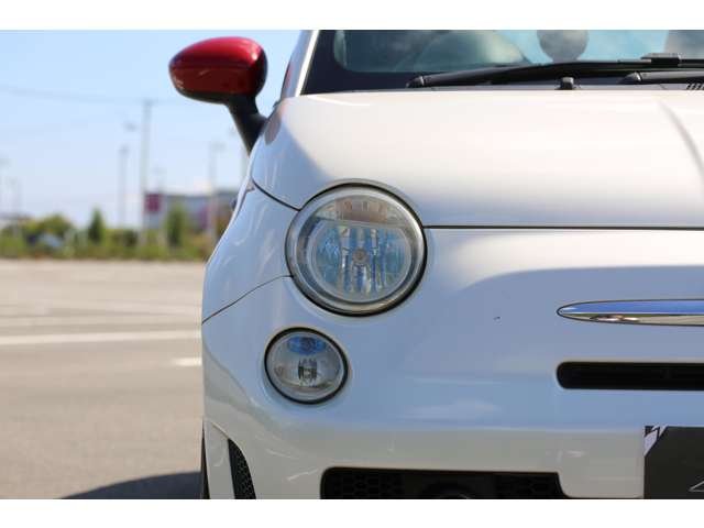 アバルト５００入庫しました！　５速ミッション　赤革シート　純正オーディオ　ステアリングリモコン　純正ホイール　マニュアル操作で楽しいお車です！お気軽にお問い合わせください！