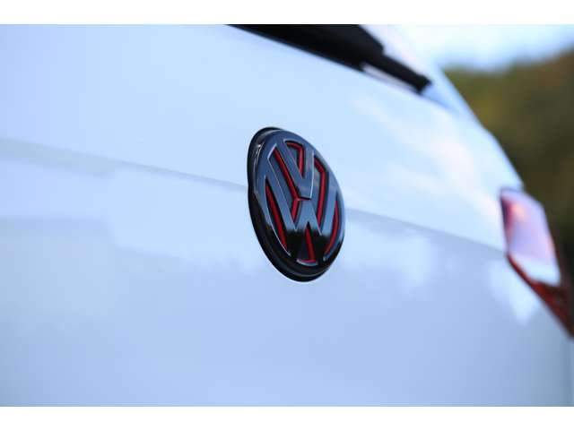 ゴルフＧＴＩ入庫しました！ワンオーナー　ＡＶＡＮＧＡＲＤＥ１９インチＡＷ　ＸＹＺ車高調　スマートキー２個　ナビ　ＴＶ　バックカメラ　社外ブースト計　お気軽にお問い合わせください！