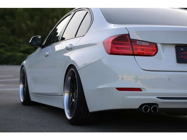 ＢＭＷ　３２８ｉ　入庫しました！ＴＥＩＮ車高調　ＡＣシュニッツァーフロントスポイラー　ナビ　ＴＶ　バックカメラ　ＥＴＣ　スマートキー　レザーシート　装備充実です！お気軽にお問い合わせください！