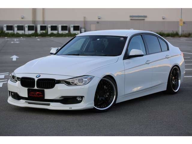ＢＭＷ　３２８ｉ　入庫しました！ＴＥＩＮ車高調　ＡＣシュニッツァーフロントスポイラー　ナビ　ＴＶ　バックカメラ　ＥＴＣ　スマートキー　レザーシート　装備充実です！お気軽にお問い合わせください！