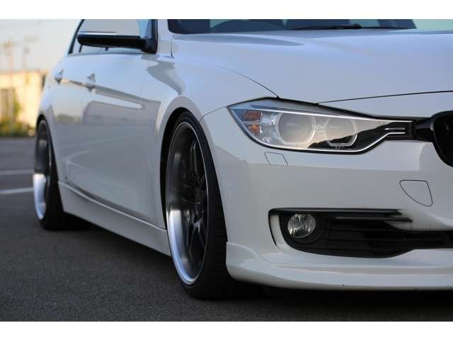 ＢＭＷ　３２８ｉ　入庫しました！ＴＥＩＮ車高調　ＡＣシュニッツァーフロントスポイラー　ナビ　ＴＶ　バックカメラ　ＥＴＣ　スマートキー　レザーシート　装備充実です！お気軽にお問い合わせください！