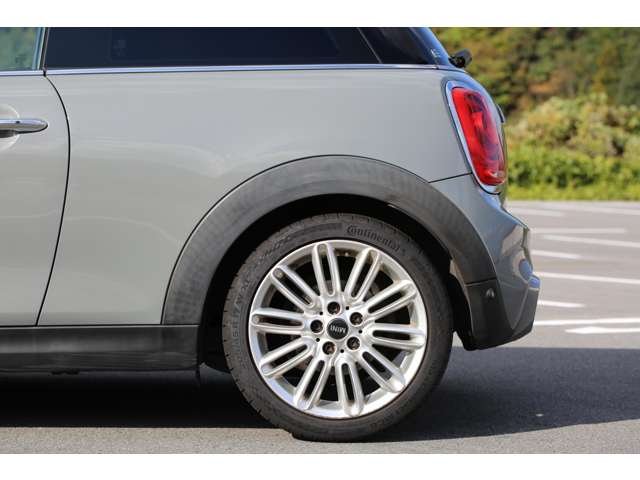 ＭＩＮＩクーパーＳＤ入庫しました！　ナビ　ＴＶ　バックカメラ　スマートキー　エンジンプッシュスタート　おしゃれなグレーツートンです！お気軽にお問い合わせください！