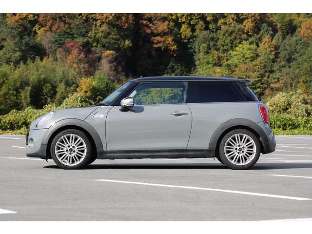 ＭＩＮＩクーパーＳＤ入庫しました！　ナビ　ＴＶ　バックカメラ　スマートキー　エンジンプッシュスタート　おしゃれなグレーツートンです！お気軽にお問い合わせください！