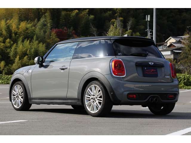 ＭＩＮＩクーパーＳＤ入庫しました！　ナビ　ＴＶ　バックカメラ　スマートキー　エンジンプッシュスタート　おしゃれなグレーツートンです！お気軽にお問い合わせください！