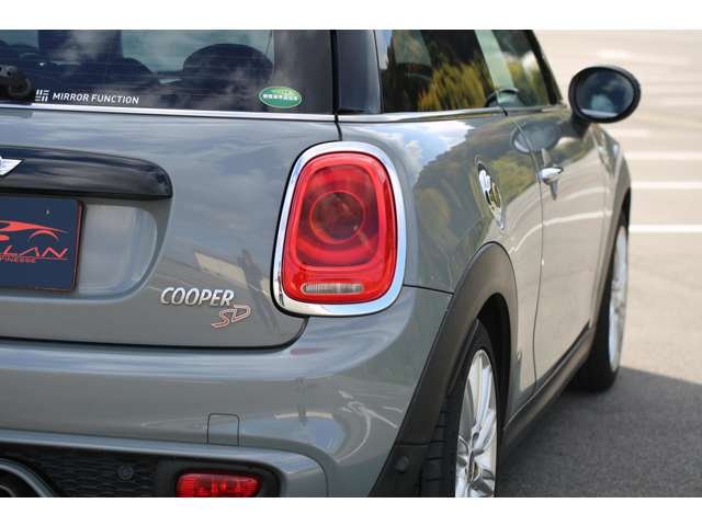 ＭＩＮＩクーパーＳＤ入庫しました！　ナビ　ＴＶ　バックカメラ　スマートキー　エンジンプッシュスタート　おしゃれなグレーツートンです！お気軽にお問い合わせください！