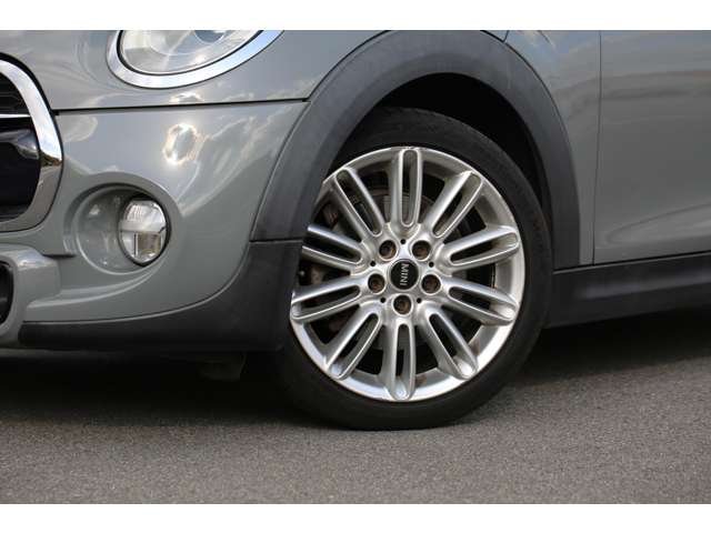 ＭＩＮＩクーパーＳＤ入庫しました！　ナビ　ＴＶ　バックカメラ　スマートキー　エンジンプッシュスタート　おしゃれなグレーツートンです！お気軽にお問い合わせください！