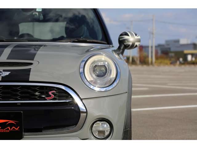 ＭＩＮＩクーパーＳＤ入庫しました！　ナビ　ＴＶ　バックカメラ　スマートキー　エンジンプッシュスタート　おしゃれなグレーツートンです！お気軽にお問い合わせください！