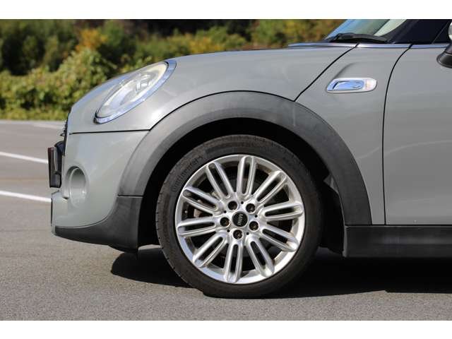 ＭＩＮＩクーパーＳＤ入庫しました！　ナビ　ＴＶ　バックカメラ　スマートキー　エンジンプッシュスタート　おしゃれなグレーツートンです！お気軽にお問い合わせください！