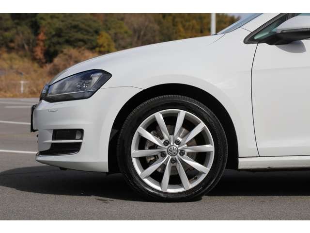 ゴルフＴＳＩハイラインブルーモーションテクノロジー入庫しました！低走行の１台です！ナビ・バックカメラ・Ｂｌｕｅｔｏｏｔｈ接続・スマートキー　コンパクトで運転しやすいお車です！