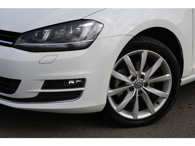 ゴルフＴＳＩハイラインブルーモーションテクノロジー入庫しました！低走行の１台です！ナビ・バックカメラ・Ｂｌｕｅｔｏｏｔｈ接続・スマートキー　コンパクトで運転しやすいお車です！