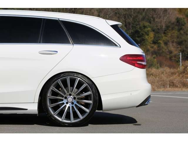 Ｃ６３ルックエアロ　２０ＡＷ　ダウンサス　純正ナビ　バックカメラ　ＥＴＣ　Ｂｌｕｅｔｏｏｔｈ接続　パワーバックドア　程よくカスタムされた１台です！お気軽にお問い合わせください！