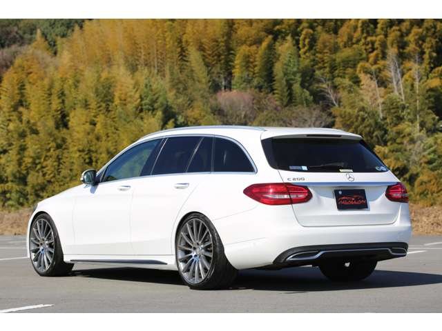 Ｃ６３ルックエアロ　２０ＡＷ　ダウンサス　純正ナビ　バックカメラ　ＥＴＣ　Ｂｌｕｅｔｏｏｔｈ接続　パワーバックドア　程よくカスタムされた１台です！お気軽にお問い合わせください！