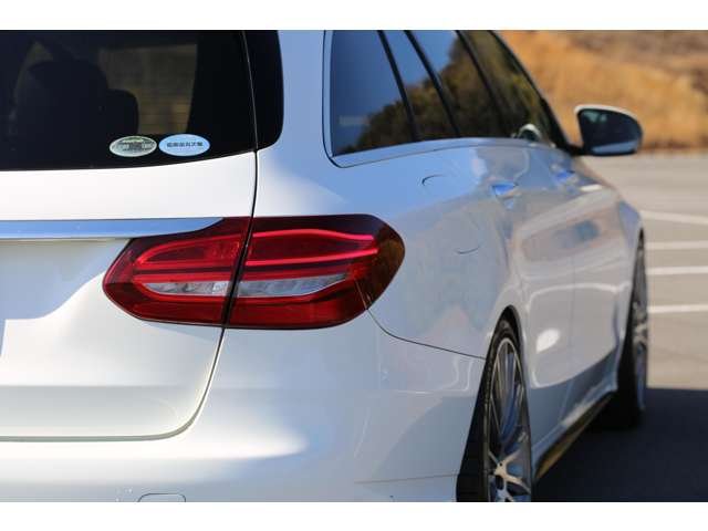 Ｃ６３ルックエアロ　２０ＡＷ　ダウンサス　純正ナビ　バックカメラ　ＥＴＣ　Ｂｌｕｅｔｏｏｔｈ接続　パワーバックドア　程よくカスタムされた１台です！お気軽にお問い合わせください！