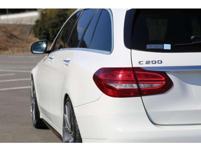 Ｃ６３ルックエアロ　２０ＡＷ　ダウンサス　純正ナビ　バックカメラ　ＥＴＣ　Ｂｌｕｅｔｏｏｔｈ接続　パワーバックドア　程よくカスタムされた１台です！お気軽にお問い合わせください！