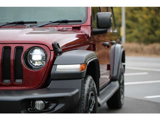 ジープ　ラングラーアンリミテッド　限定車　限定カラースナッズベリー　Ｂｌｕｅｔｏｏｔｈ接続　バックカメラ　ブラインドスポットモニター　お気軽にお問い合わせください！