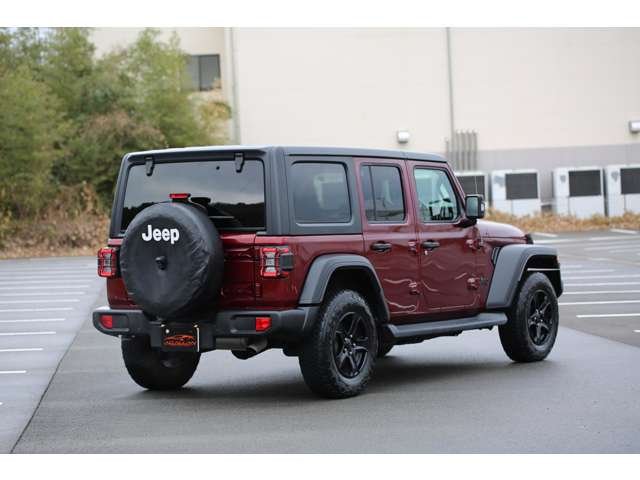 ジープ　ラングラーアンリミテッド　限定車　限定カラースナッズベリー　Ｂｌｕｅｔｏｏｔｈ接続　バックカメラ　ブラインドスポットモニター　お気軽にお問い合わせください！