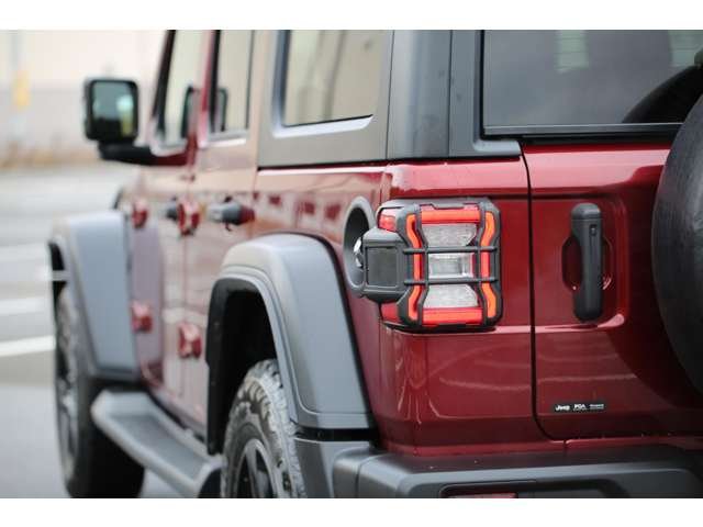 ジープ　ラングラーアンリミテッド　限定車　限定カラースナッズベリー　Ｂｌｕｅｔｏｏｔｈ接続　バックカメラ　ブラインドスポットモニター　お気軽にお問い合わせください！