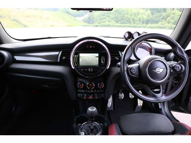 MINIジョンクーパーワークス　６MT　BC車高調　TITAN7ホイール　スーパースプリントマフラー　レースチップ　カスタム多数の１台です！お気軽にお問い合わせください！