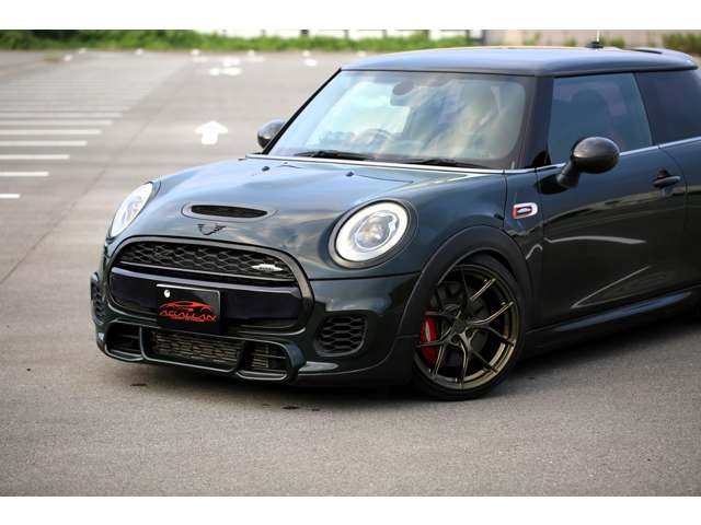 MINIジョンクーパーワークス　６MT　BC車高調　TITAN7ホイール　スーパースプリントマフラー　レースチップ　カスタム多数の１台です！お気軽にお問い合わせください！