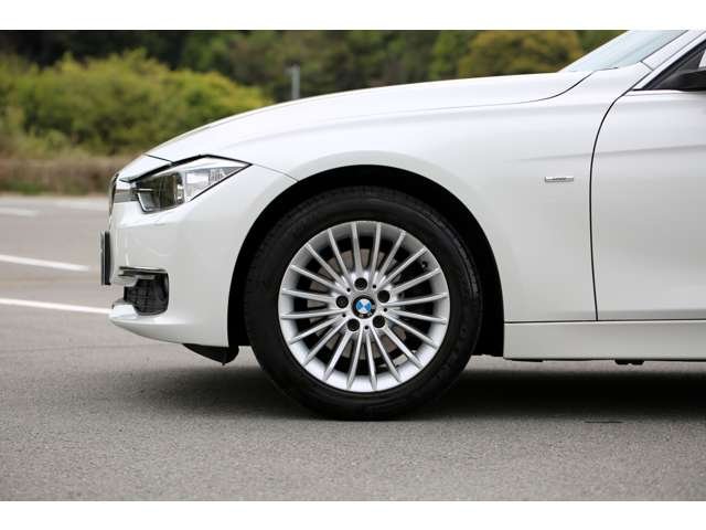 ＢＭＷ　３２０ｄブルーパフォーマンス　ラグジュアリー入庫しました！ディーゼルエンジン　ナビ　バックカメラ　ＥＴＣ　レザーシート　Ｂｌｕｅｔｏｏｔｈ接続　装備充実の１台です！お気軽にお問い合わせください