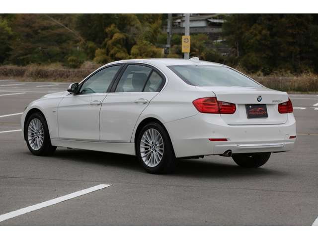 ＢＭＷ　３２０ｄブルーパフォーマンス　ラグジュアリー入庫しました！ディーゼルエンジン　ナビ　バックカメラ　ＥＴＣ　レザーシート　Ｂｌｕｅｔｏｏｔｈ接続　装備充実の１台です！お気軽にお問い合わせください