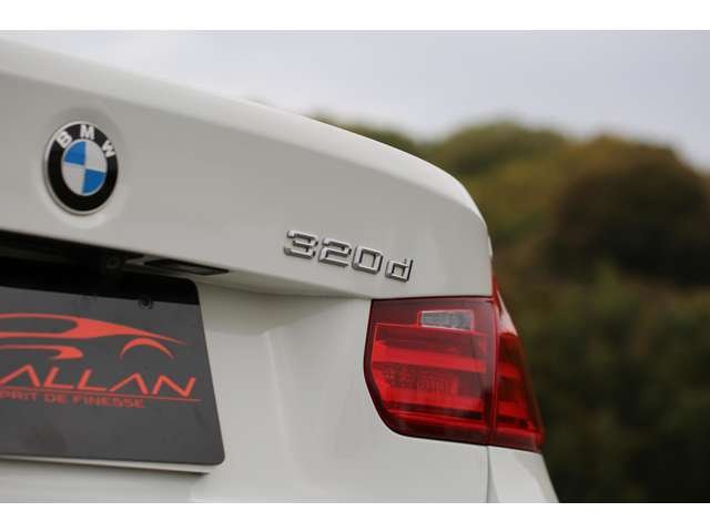 ＢＭＷ　３２０ｄブルーパフォーマンス　ラグジュアリー入庫しました！ディーゼルエンジン　ナビ　バックカメラ　ＥＴＣ　レザーシート　Ｂｌｕｅｔｏｏｔｈ接続　装備充実の１台です！お気軽にお問い合わせください