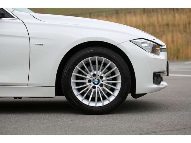 ＢＭＷ　３２０ｄブルーパフォーマンス　ラグジュアリー入庫しました！ディーゼルエンジン　ナビ　バックカメラ　ＥＴＣ　レザーシート　Ｂｌｕｅｔｏｏｔｈ接続　装備充実の１台です！お気軽にお問い合わせください