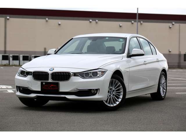 ＢＭＷ　３２０ｄブルーパフォーマンス　ラグジュアリー入庫しました！ディーゼルエンジン　ナビ　バックカメラ　ＥＴＣ　レザーシート　Ｂｌｕｅｔｏｏｔｈ接続　装備充実の１台です！お気軽にお問い合わせください