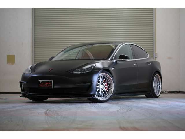 テスラモデル３　パフォーマンス　入庫しました。ＷＯＲＫ２０ＡＷ　ダウンサス　アーティシャンスピリッツエアロ　ＥＴＣ　３６０度カメラ　オートパイロット