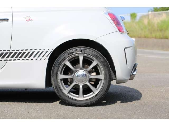 アバルト５００　５ＭＴ　入庫しました！マニュアルで走りの楽しいお車です！純正アルミホイール　ＥＴＣ　ＨＩＤ　ソリッドグレーがおしゃれです！お気軽にお問い合わせください！