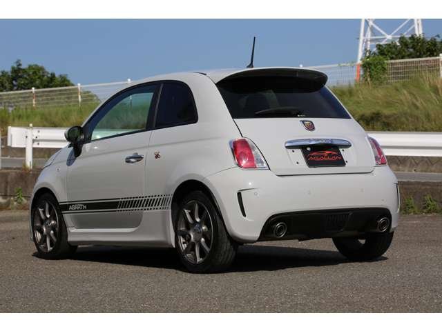 アバルト５００　５ＭＴ　入庫しました！マニュアルで走りの楽しいお車です！純正アルミホイール　ＥＴＣ　ＨＩＤ　ソリッドグレーがおしゃれです！お気軽にお問い合わせください！