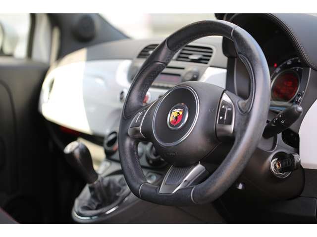 アバルト５００　５ＭＴ　入庫しました！マニュアルで走りの楽しいお車です！純正アルミホイール　ＥＴＣ　ＨＩＤ　ソリッドグレーがおしゃれです！お気軽にお問い合わせください！
