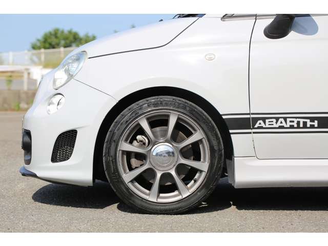 アバルト５００　５ＭＴ　入庫しました！マニュアルで走りの楽しいお車です！純正アルミホイール　ＥＴＣ　ＨＩＤ　ソリッドグレーがおしゃれです！お気軽にお問い合わせください！