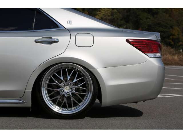 クラウンマジェスタ　Ｆバージョン　入庫しました！ラルグス車高調　ＷＯＲＫベルサリオ２０インチ　ナビ　ＴＶ　バックカメラ　ＥＴＣ　レザーシート　シートエアコン　装備充実の１台です！