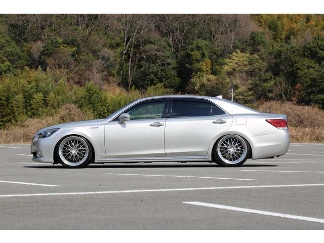 クラウンマジェスタ　Ｆバージョン　入庫しました！ラルグス車高調　ＷＯＲＫベルサリオ２０インチ　ナビ　ＴＶ　バックカメラ　ＥＴＣ　レザーシート　シートエアコン　装備充実の１台です！