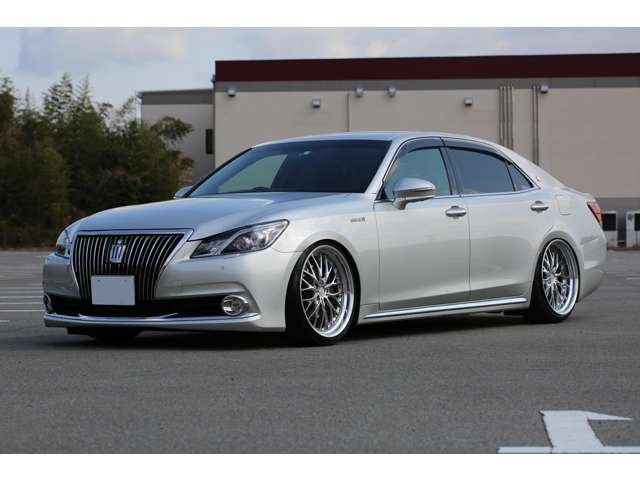 クラウンマジェスタ　Ｆバージョン　入庫しました！ラルグス車高調　ＷＯＲＫベルサリオ２０インチ　ナビ　ＴＶ　バックカメラ　ＥＴＣ　レザーシート　シートエアコン　装備充実の１台です！