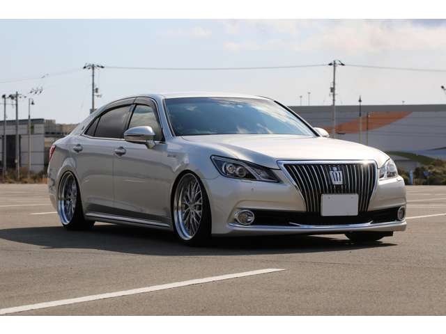 クラウンマジェスタ　Ｆバージョン　入庫しました！ラルグス車高調　ＷＯＲＫベルサリオ２０インチ　ナビ　ＴＶ　バックカメラ　ＥＴＣ　レザーシート　シートエアコン　装備充実の１台です！