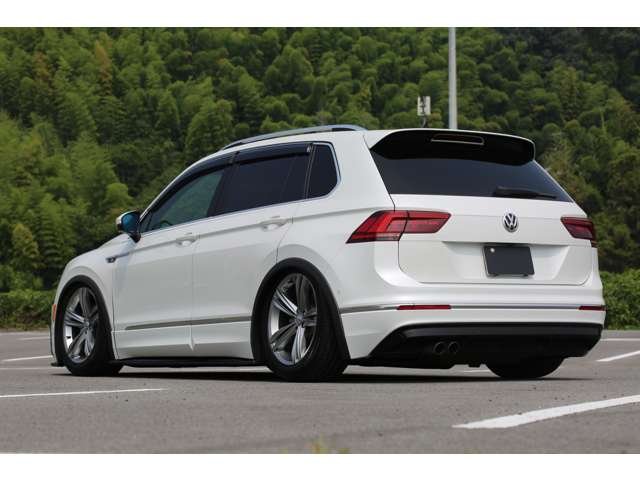 ティグアン　ＴＳＩ　Ｒライン　入庫しました！エアサス公認　Ｐｌｏｏｍエアサス　エアサスリモコン　ＵＳサイドマーカー　フロントナンバースムージング　かっこよく仕上がっております！