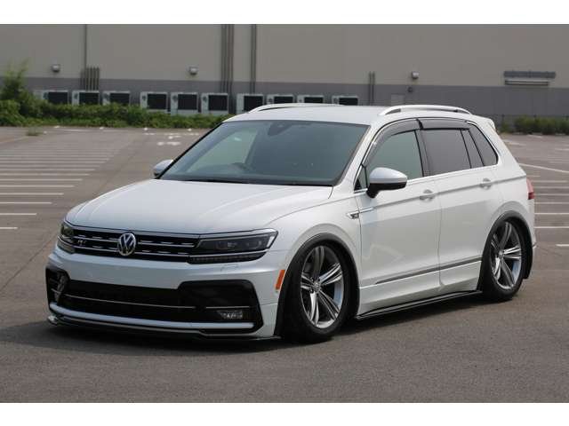 ティグアン　ＴＳＩ　Ｒライン　入庫しました！エアサス公認　Ｐｌｏｏｍエアサス　エアサスリモコン　ＵＳサイドマーカー　フロントナンバースムージング　かっこよく仕上がっております！