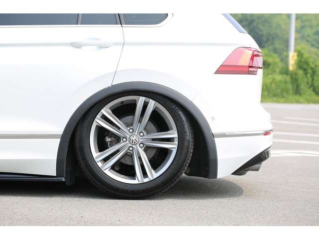 ティグアン　ＴＳＩ　Ｒライン　入庫しました！エアサス公認　Ｐｌｏｏｍエアサス　エアサスリモコン　ＵＳサイドマーカー　フロントナンバースムージング　かっこよく仕上がっております！