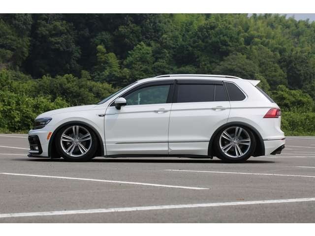 ティグアン　ＴＳＩ　Ｒライン　入庫しました！エアサス公認　Ｐｌｏｏｍエアサス　エアサスリモコン　ＵＳサイドマーカー　フロントナンバースムージング　かっこよく仕上がっております！