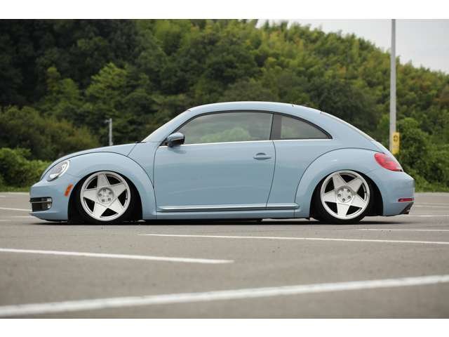 フォルクスワーゲン　ザ・ビートル　入庫しました！　ＡＩＲＭＥＸＴエアサス公認　アルパインナビ　ＵＳサイドマーカー　３ＳＤＭホイール　４本新品タイヤ　エアサスリモコン　社外シフトノブ　カスタム多数です！